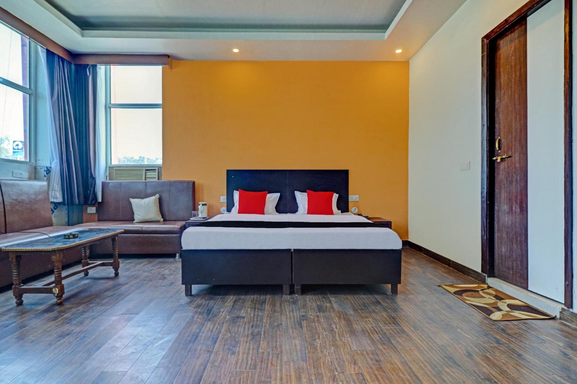 Capital O 78178 Kanha Resort Sikandra Rao Exterior foto